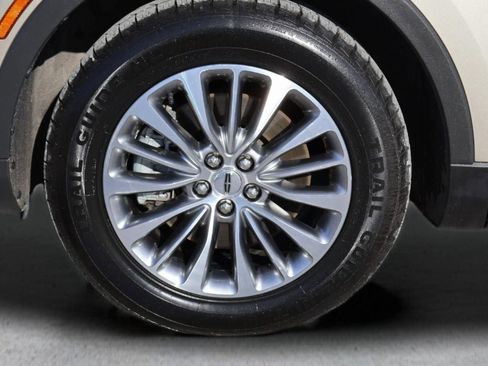 Used 2017 Lincoln MKX Select w/ Select Plus Package image 9