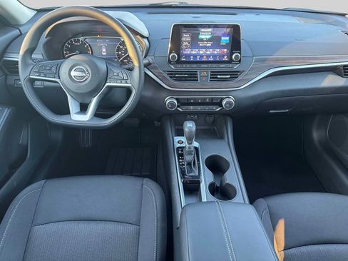 Used 2025 Nissan Altima 2.5 SV image 12