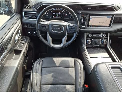 Used 2021 GMC Yukon XL Denali w/ Denali Premium Package AWD/4WD image 12
