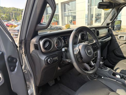 Used 2018 Jeep Wrangler Unlimited Sport S AWD/4WD image 17