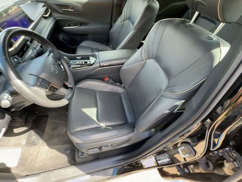 Used 2024 Toyota Crown Limited image 5