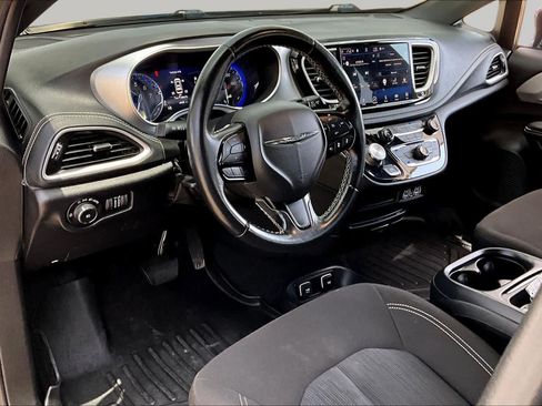 Used 2021 Chrysler Pacifica Touring w/ S Appearance Package FWD image 17