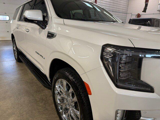 Used 2021 GMC Yukon XL Denali AWD/4WD image 3