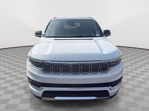 Used 2023 Jeep Grand Wagoneer 4WD image 3