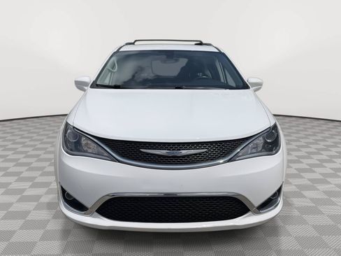 Used 2018 Chrysler Pacifica Touring-L Plus FWD image 2