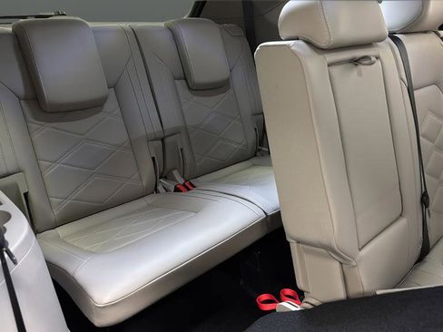 Used 2024 Volkswagen Atlas SE w/ Black Wheel Package image 26