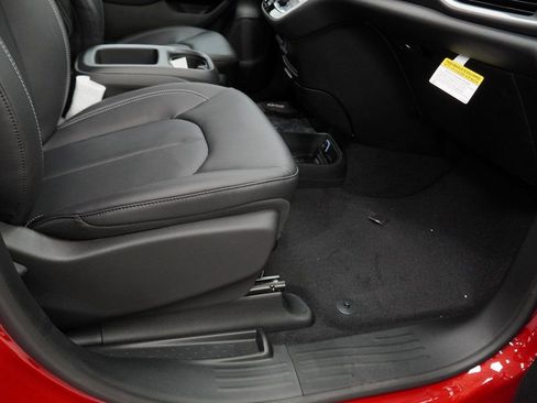 New 2026 Chrysler Pacifica Select image 33