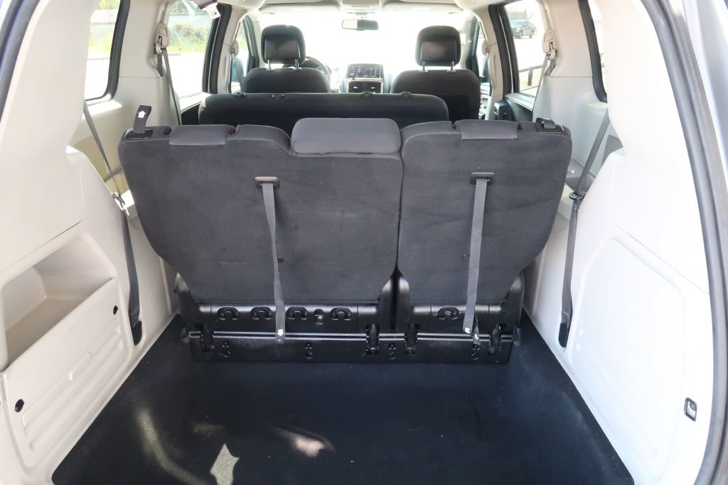 Used 2018 Dodge Grand Caravan SE w/ UConnect Hands-Free Group FWD image 12