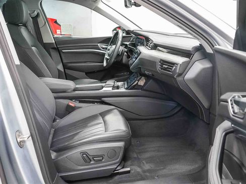 Used 2023 Audi e-tron Premium image 17