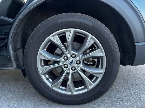 Used 2022 Ford Explorer Limited w/ Equipment Group 301A AWD/4WD image 14