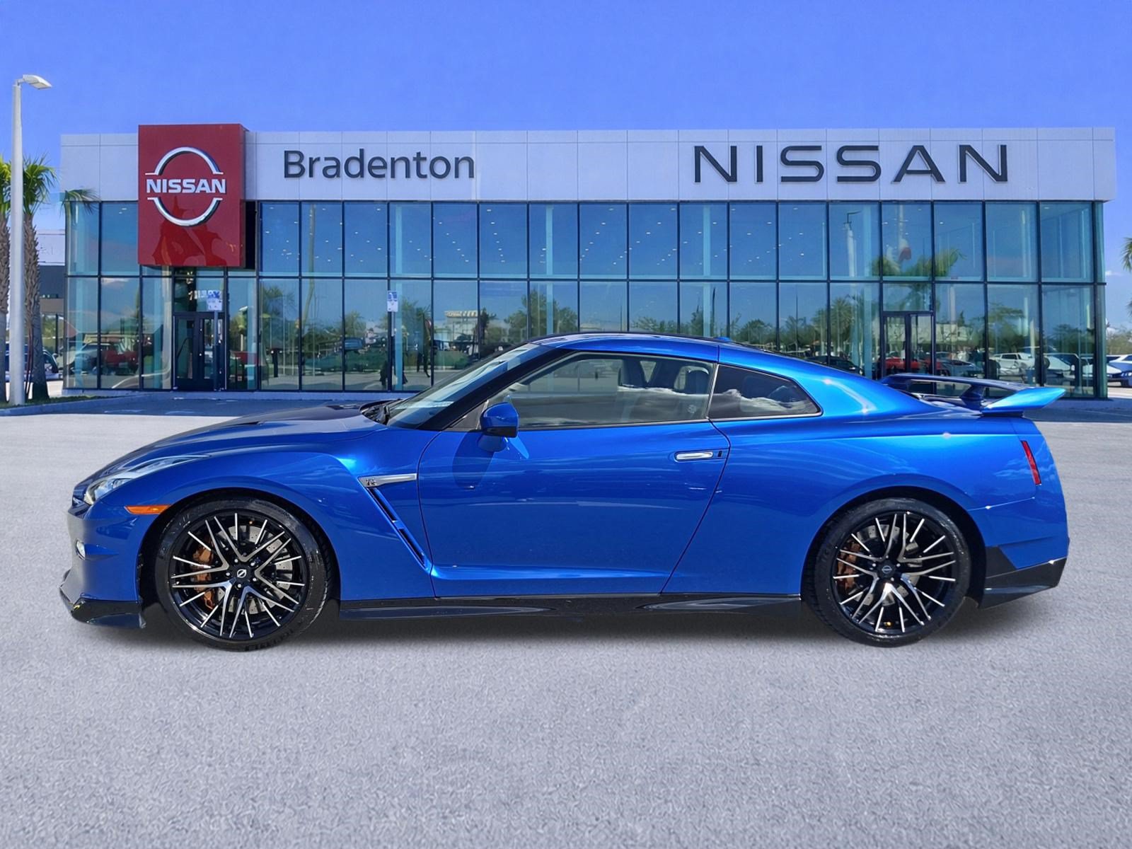 Used 2024 Nissan GT-R AWD/4WD image 8