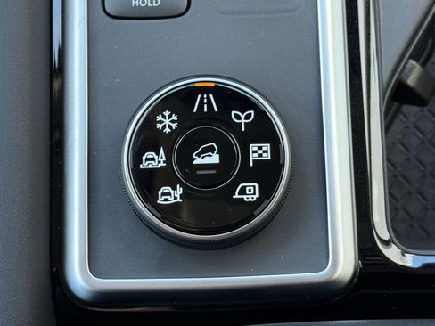 New 2026 Nissan Pathfinder SV AWD/4WD image 27