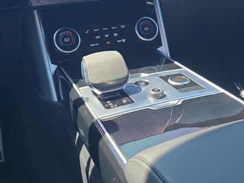 Used 2023 Land Rover Range Rover SE image 18