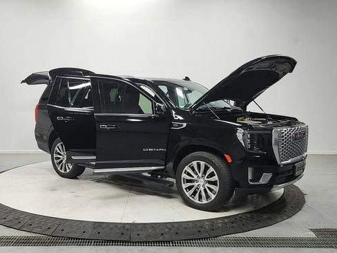 Used 2021 GMC Yukon Denali w/ Advanced Technology Package AWD/4WD image 9