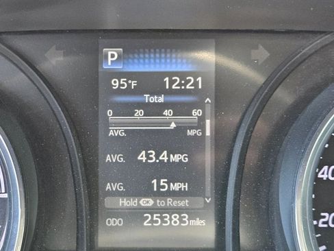 Used 2020 Toyota Camry LE FWD image 10