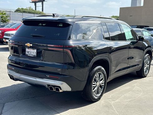 Used 2024 Chevrolet Traverse LT FWD image 3