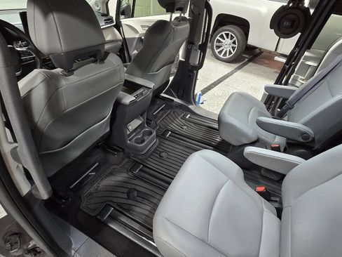 Used 2024 Toyota Sienna XLE w/ XLE Plus Package AWD/4WD image 31