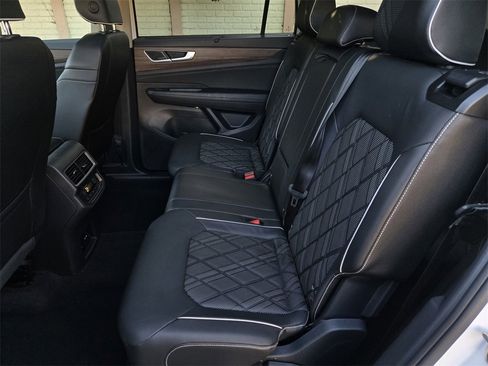 Used 2025 Volkswagen Atlas SEL Premium R-Line image 12