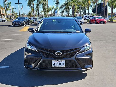 Used 2023 Toyota Camry SE image 2