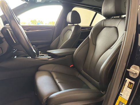Used 2019 BMW 530e xDrive AWD/4WD image 5