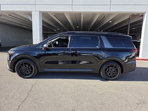 Used 2025 Kia Carnival SX Prestige image 3