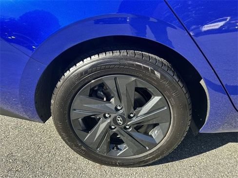 Used 2023 Hyundai Elantra SEL image 12