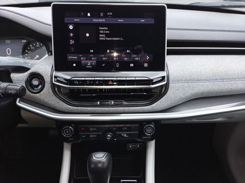 Used 2024 Jeep Compass Latitude AWD/4WD image 20