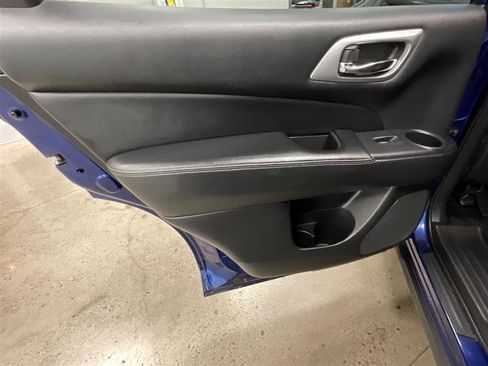Used 2019 Nissan Pathfinder SV AWD/4WD image 12