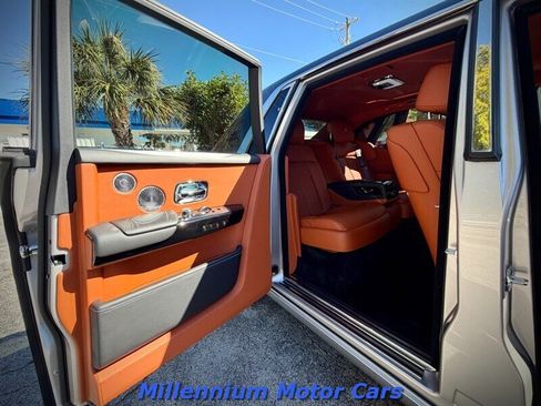Used 2018 Rolls-Royce Phantom Sedan RWD image 30