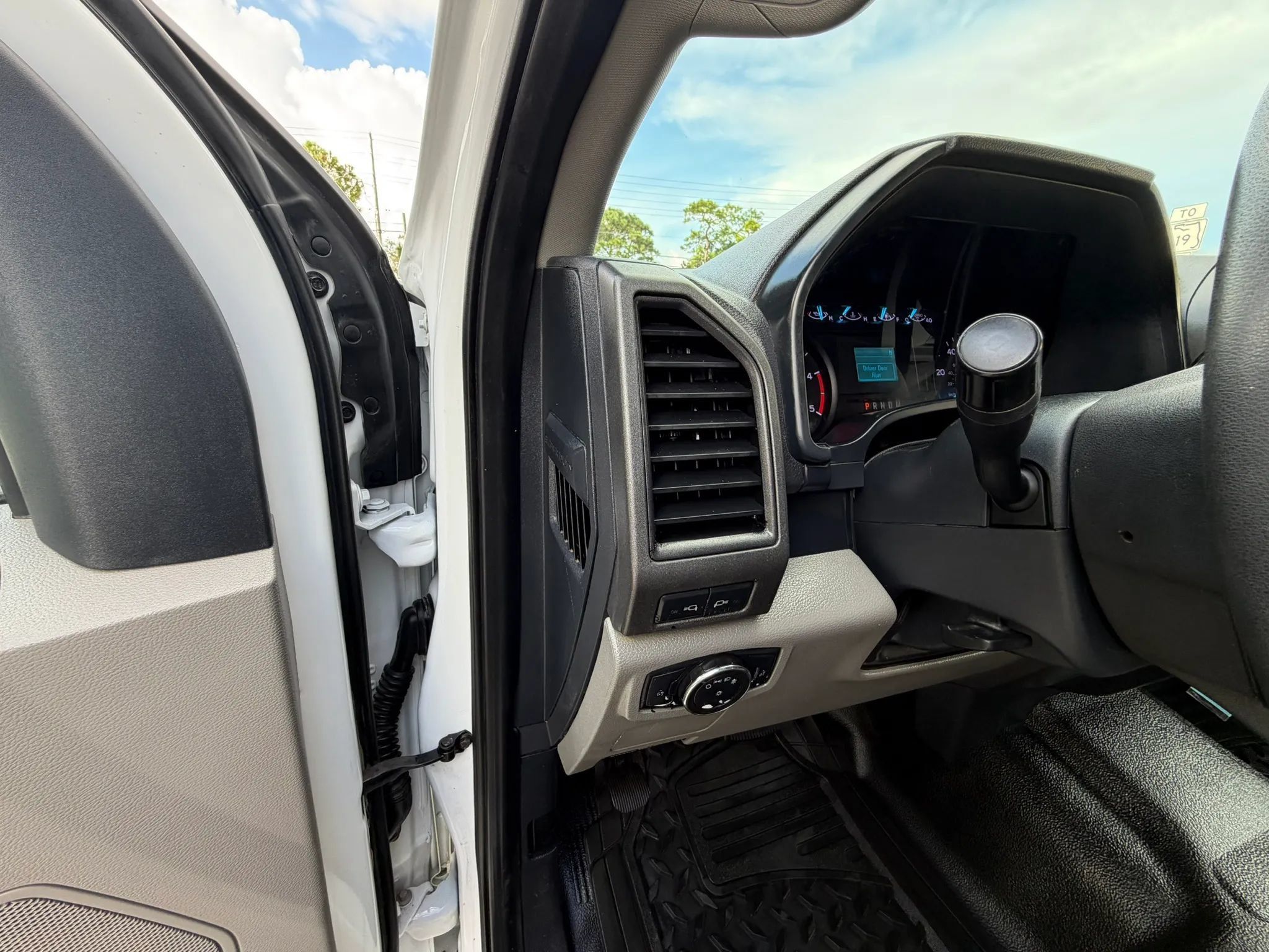 Used 2022 Ford F350 XL w/ Power Equipment Group AWD/4WD image 42