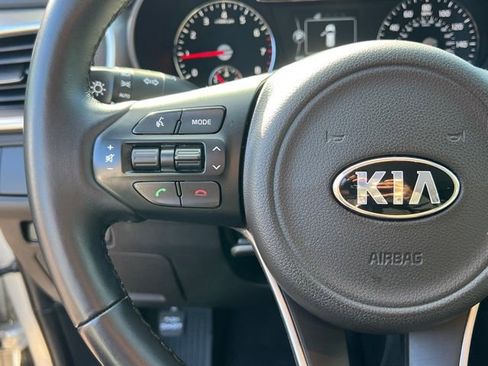 Used 2016 Kia Sorento LX w/ LX Convenience Package image 23
