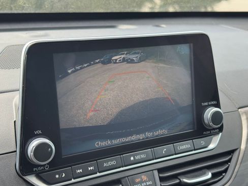 Used 2025 Nissan Altima 2.5 SV image 17