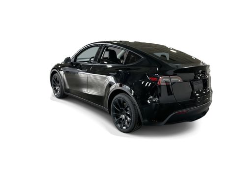 Certified 2023 Tesla Model Y Long Range AWD/4WD image 4