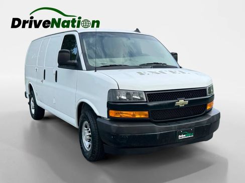 Used 2018 Chevrolet Express 2500 w/ Driver Convenience Package RWD image 3