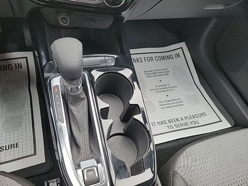 Used 2024 Chevrolet Trax LT w/ LT Convenience Package image 12