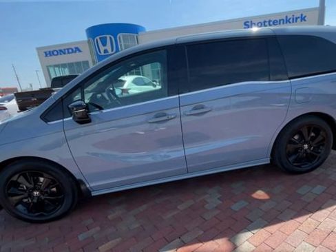 Used 2023 Honda Odyssey Sport image 6