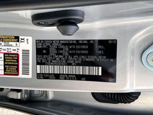 Certified 2025 Toyota Highlander Platinum AWD/4WD image 36