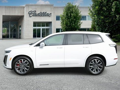 Used 2022 Cadillac XT6 Sport w/ Technology Package image 4