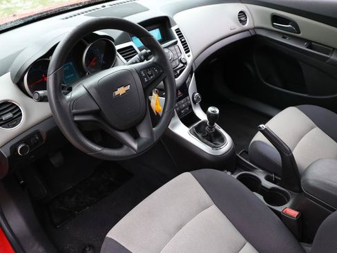 Used 2015 Chevrolet Cruze L FWD image 4