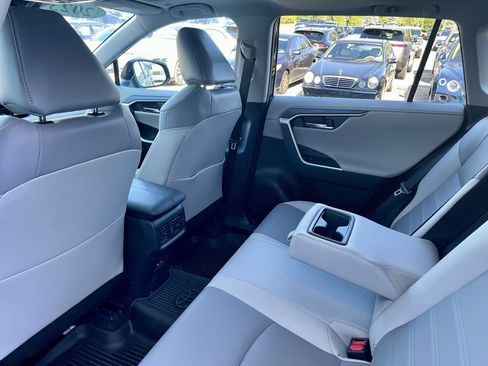 Used 2023 Toyota RAV4 Limited image 30