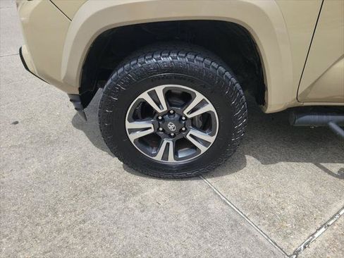 Certified 2019 Toyota Tacoma TRD Sport RWD image 19
