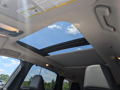 Used 2025 INFINITI QX60 Luxe w/ Vision Package FWD image 13