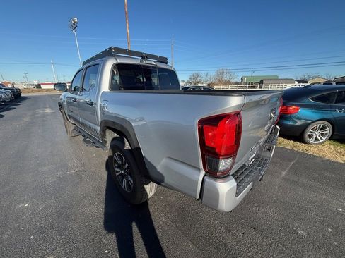 Used 2019 Toyota Tacoma TRD Sport image 5