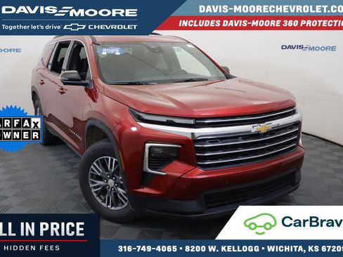 Used 2025 Chevrolet Traverse LT w/ Driver Confidence Package FWD image 1