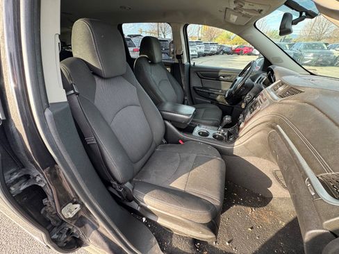 Used 2017 Chevrolet Traverse LT image 10