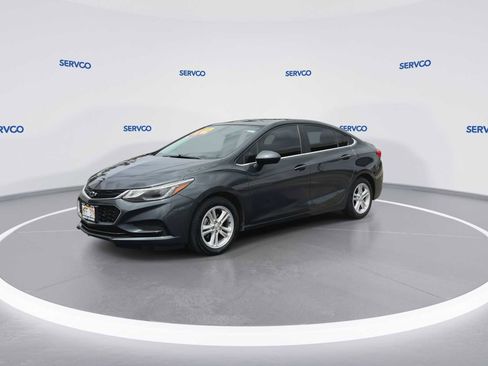 Used 2018 Chevrolet Cruze LT FWD image 4