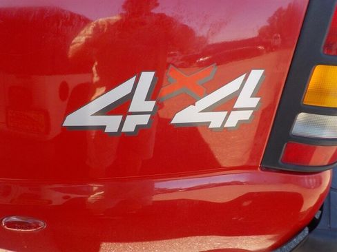 Used 2005 GMC Sierra 3500 SLE w/ Heavy-Duty Power Package image 12