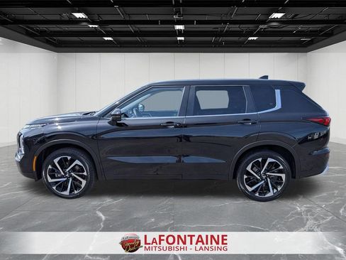 Used 2024 Mitsubishi Outlander SE AWD/4WD image 2