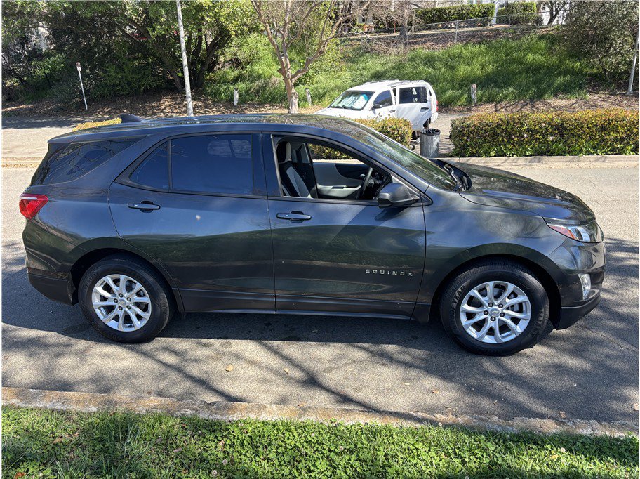 Used 2018 Chevrolet Equinox LS FWD image 4