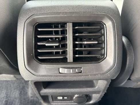 Used 2022 Volkswagen Tiguan SE AWD/4WD image 21